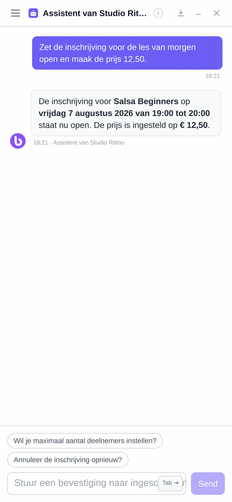 Chat met de assistent in de backoffice: een medewerker vraagt de inschrijving voor de les van morgen open te zetten met prijs 12,50. De assistent bevestigt: inschrijving open, prijs ingesteld op 12,50 euro.