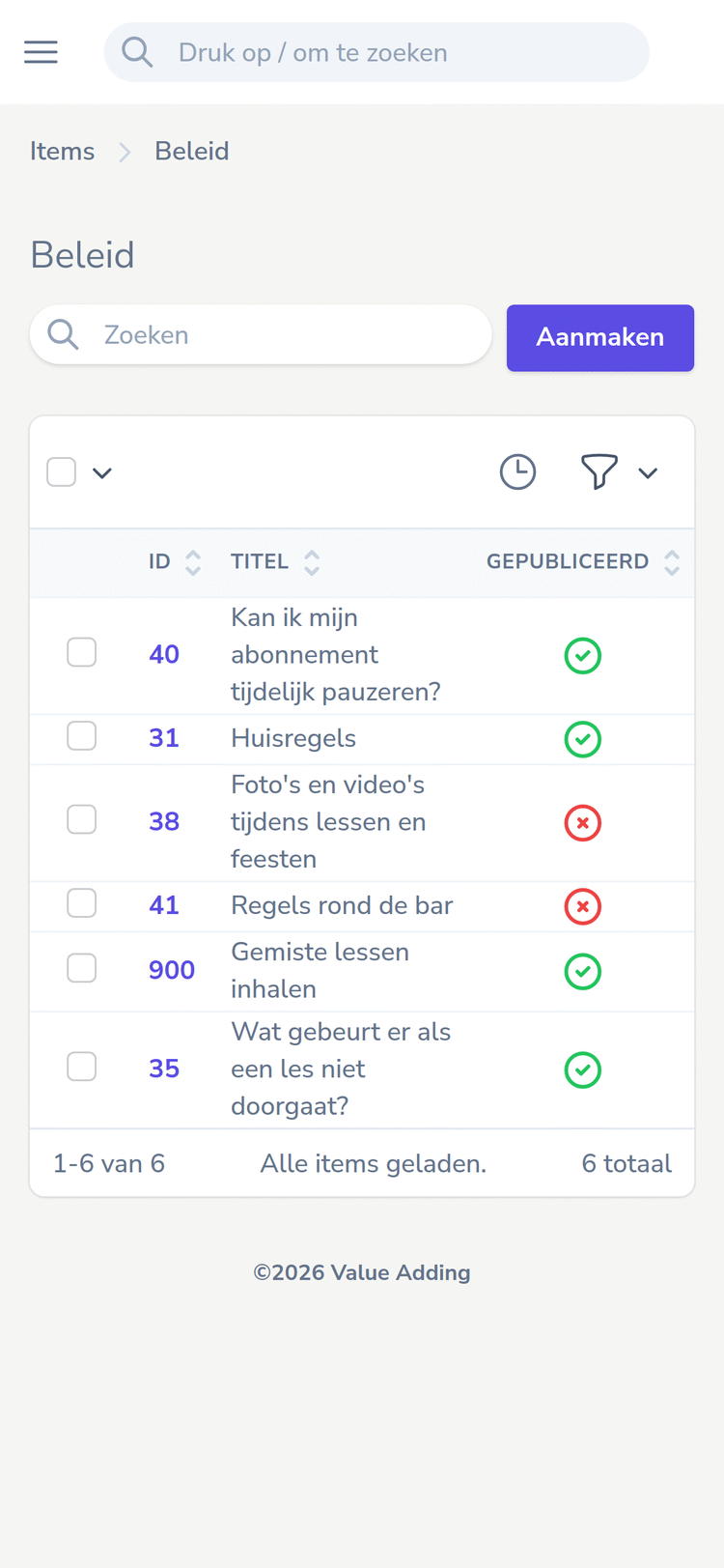 De kennisbank in de backoffice met een lijst artikelen; het artikel over het inhalen van gemiste lessen staat op gepubliceerd, met een knop om nieuwe kennis toe te voegen.