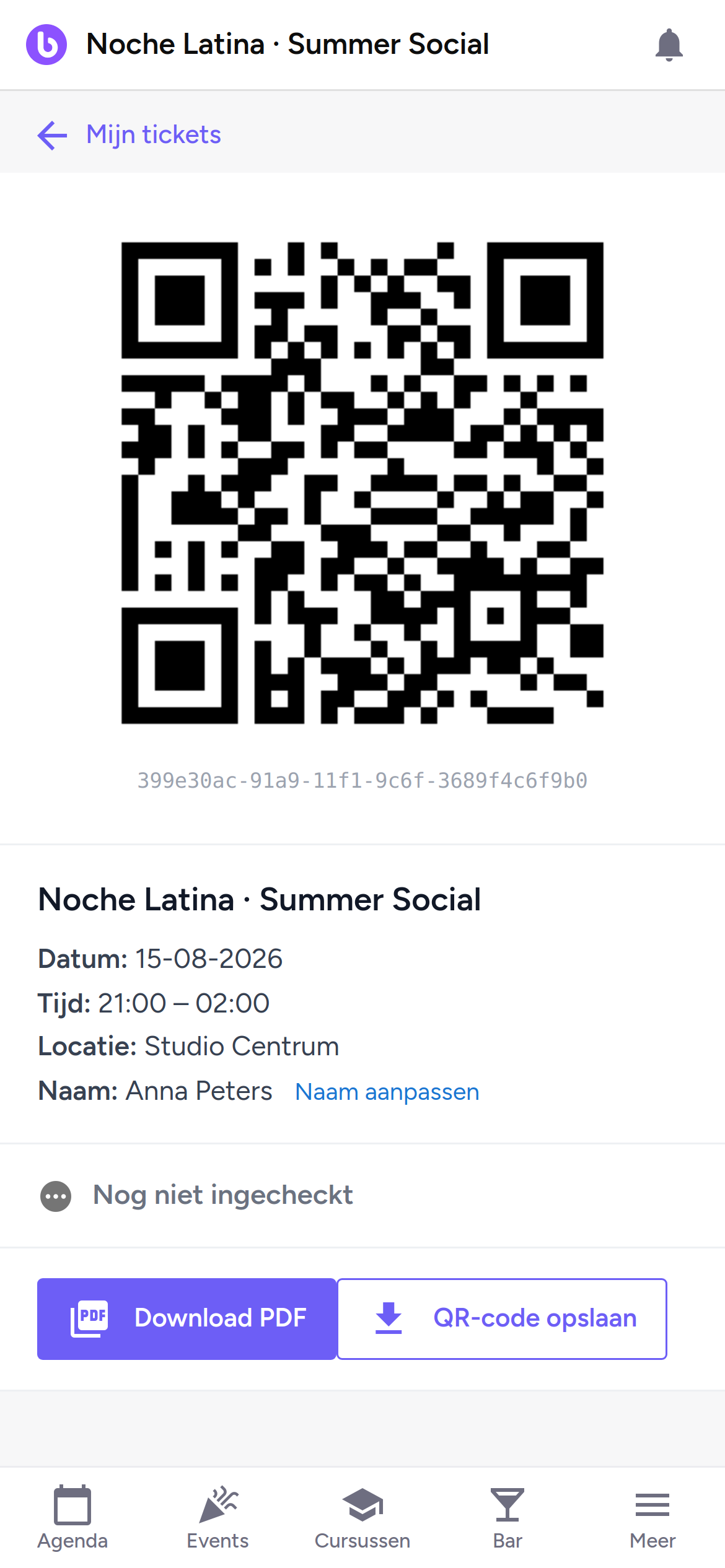 Een ticket in het klantportaal, klaar voor de deur: een grote QR-code, de gegevens van het event, de naam van de houder en downloadknoppen.